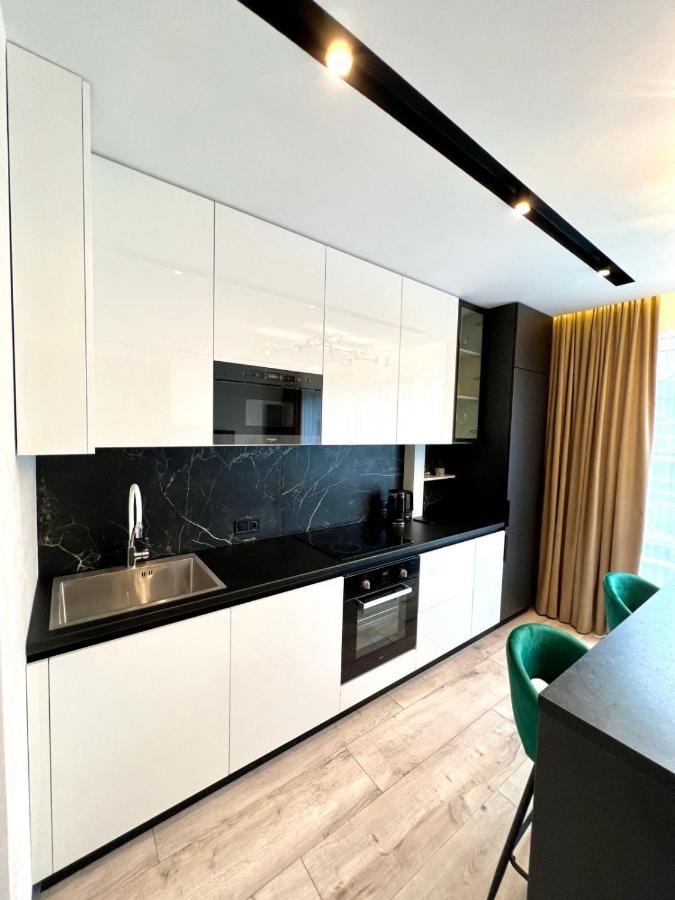 Royal Vip Jacuzzi Apart Lviv Exterior foto