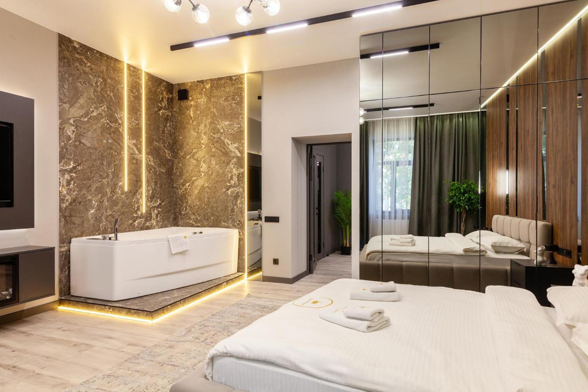 Royal Vip Jacuzzi Apart Lviv Exterior foto